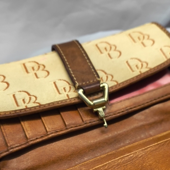 Dooney & Bourke Tan and Brown Logo Wallet vintage - Picture 7 of 12